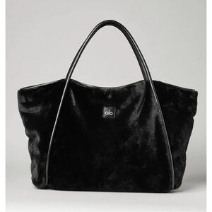 ALO Yoga Black Tote Bag Sleek Minimalist Design